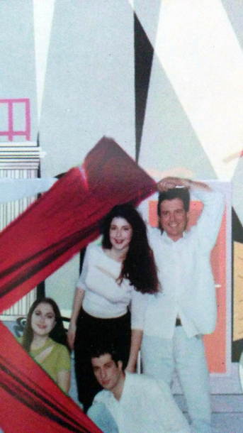 Από την παράσταση Μανταλάκια για εξτρήμ μπουγάδα στο θέατρο Καλιφόρνια με τους Μ. Αρώνη, Δ. Κορφιάτη, Ε. Λιοκουκουδάκη